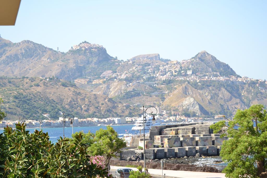 Hotel Porto Azzurro Giardini Naxos Exterior foto