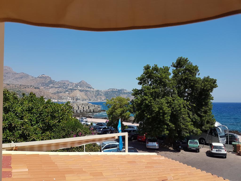 Hotel Porto Azzurro Giardini Naxos Exterior foto