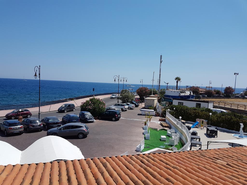 Hotel Porto Azzurro Giardini Naxos Exterior foto